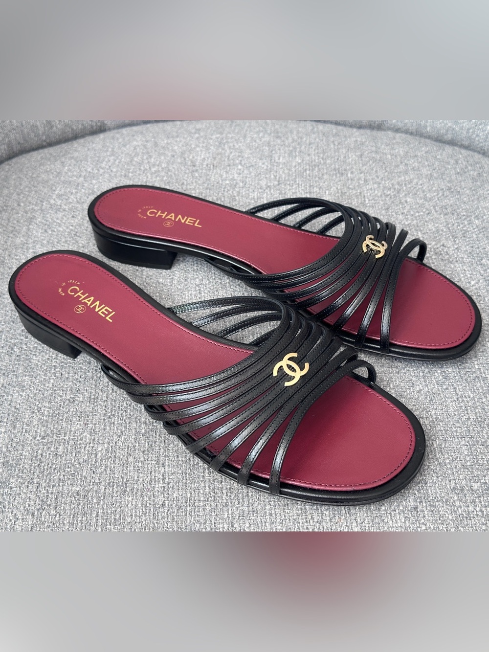 NEW CHANEL BLAZY Black strappy Leather GOLD CC FLIP FLOP Slides Sandals size 41